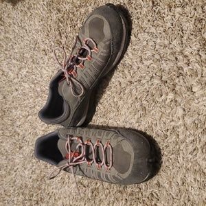 Hardly worn Columbia Womens Hiking Shoes Size 4